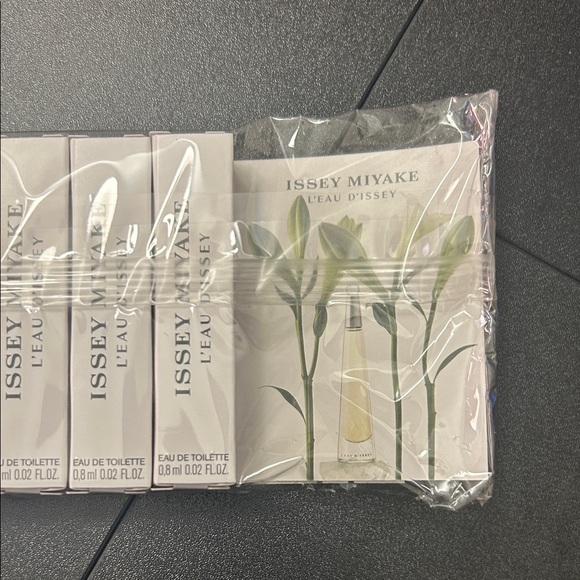Issey Miyake L'Eau d'Issey Perfume Samples set of 12 - Picture 2 of 3